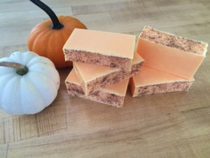 Easy-Pumpkin-Pie-Soap-Recipe-8